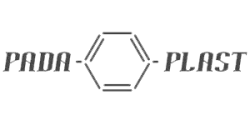 Pada Plast Logo mit sechseckigem Symbol in Schwarz-Weiß.